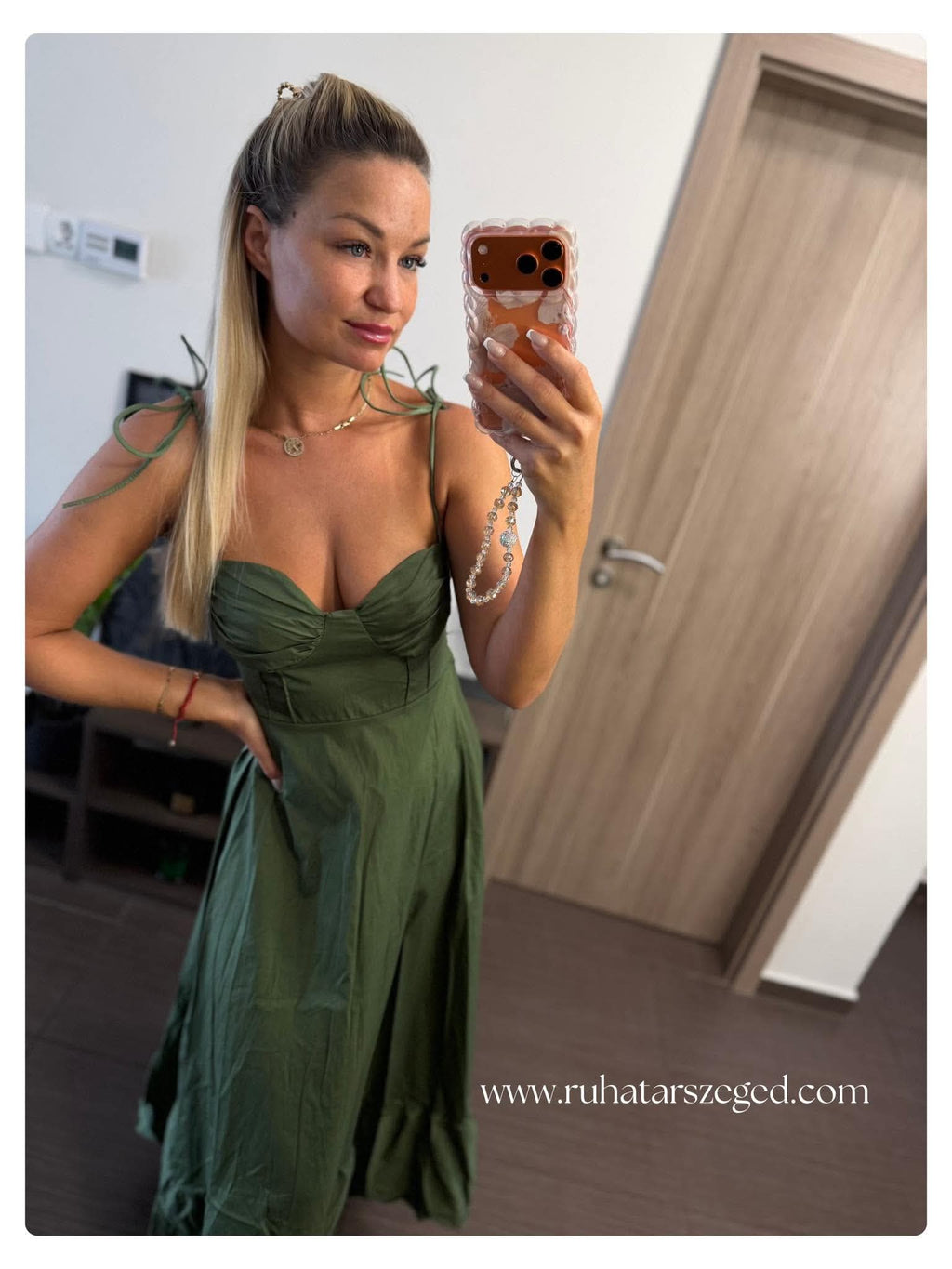 ZORA ruha