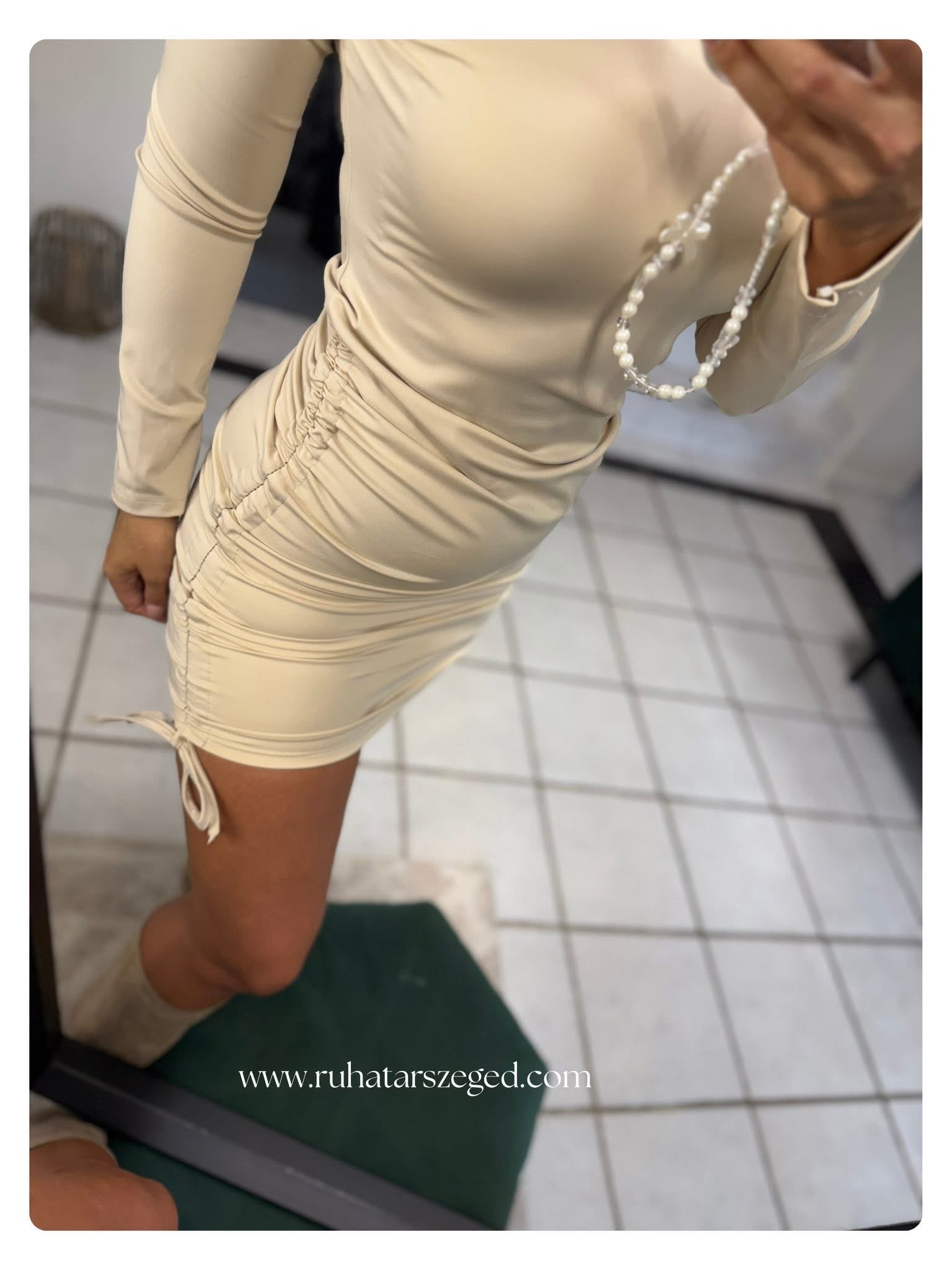 DEBI ruha