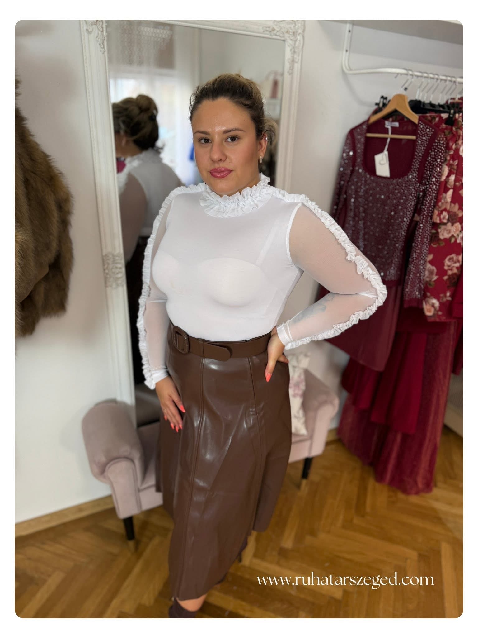 LAURA felső