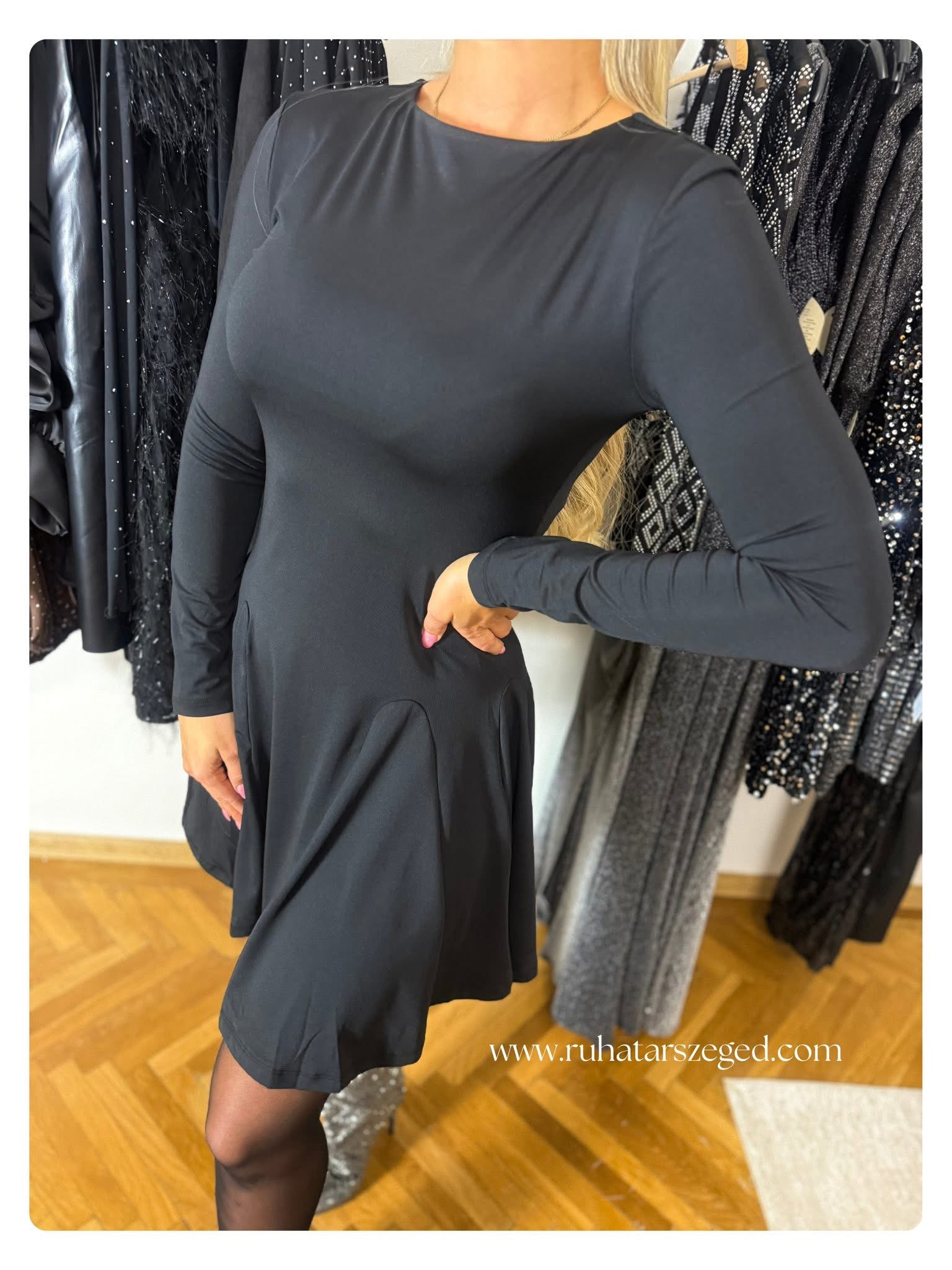 BLACK ruha